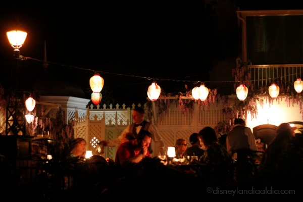 Vista del Blue Bayou desde Piratas del Caribe en Disneylandila