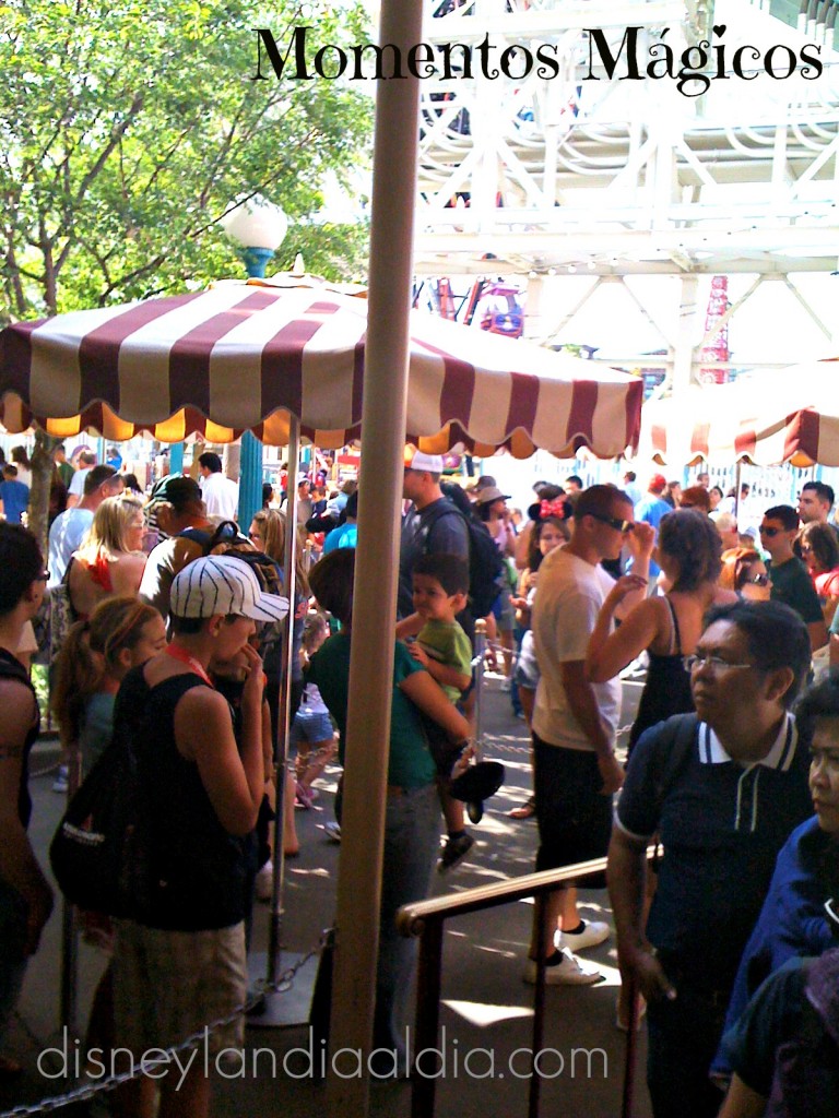 crowds at disneylandia