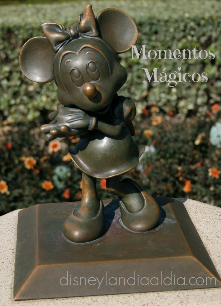 minnie mouse en disneylandia