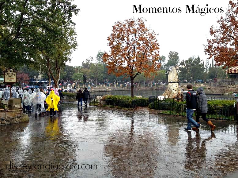 lloviendo en disneylandia - Disneylandiaaldia.com