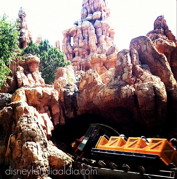 Celebrando un Hermoso Día de las Madres en Disneylandia - Disneylandiaaldia.com