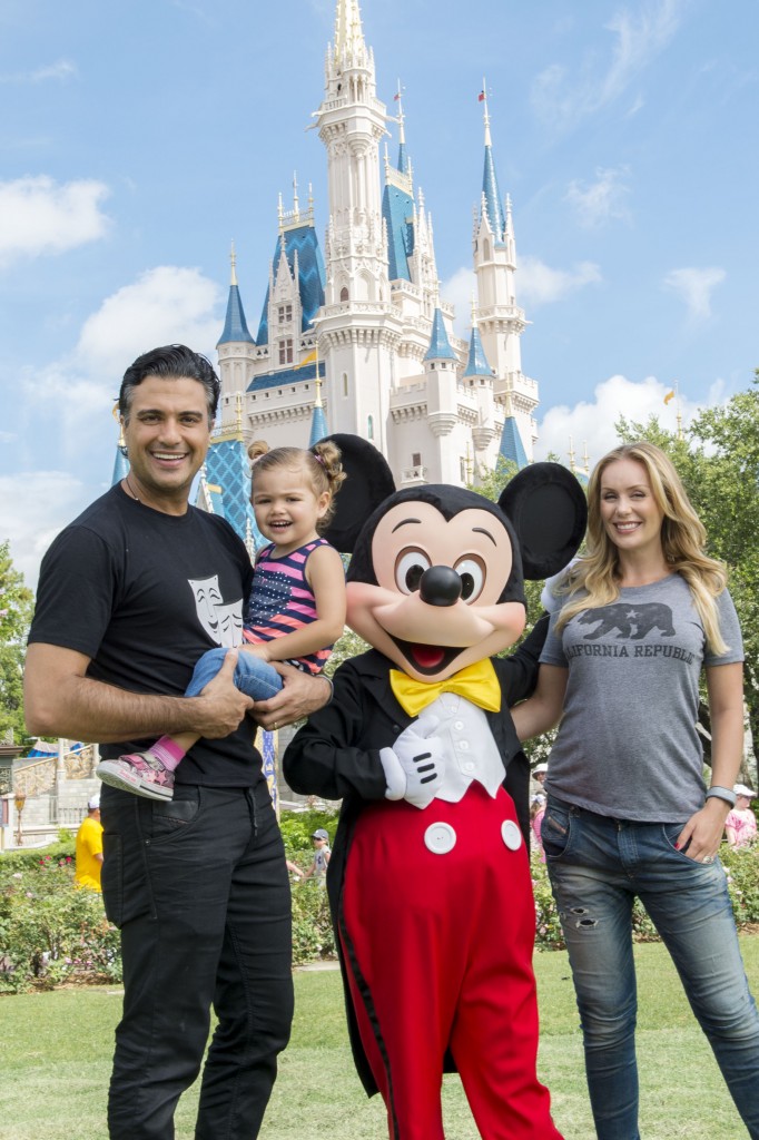  Jaime Camil en el Reino Mágico - Disneylandiaaldia.com