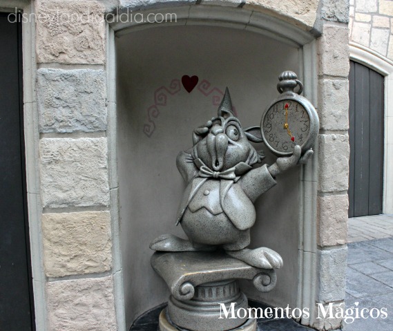 Momentos Mágicos - El Conejo Blanco de Alicia - Disneylandiaaldia.com