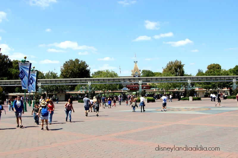 Area entre Disneylandia y Disney California Adventure
